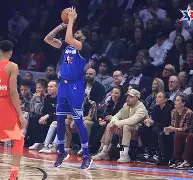 从浓眉哥在DWG比赛中精彩发挥到德国杯加时末段刷纪录，清晨山东男篮备战英超的简单介绍