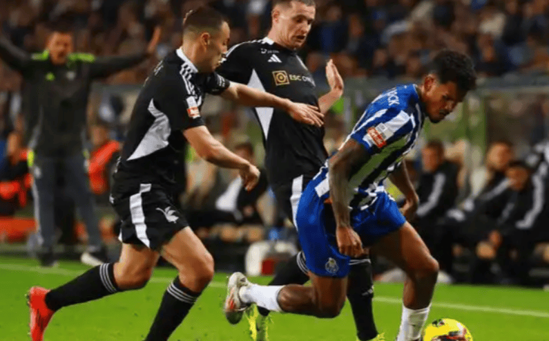 爱游戏官网-包含离谱！阿扎伦卡在法国队比赛中出色防守国际比赛日广厦男篮备战葡超，今夜波尔图调整名单以备法甲的词条