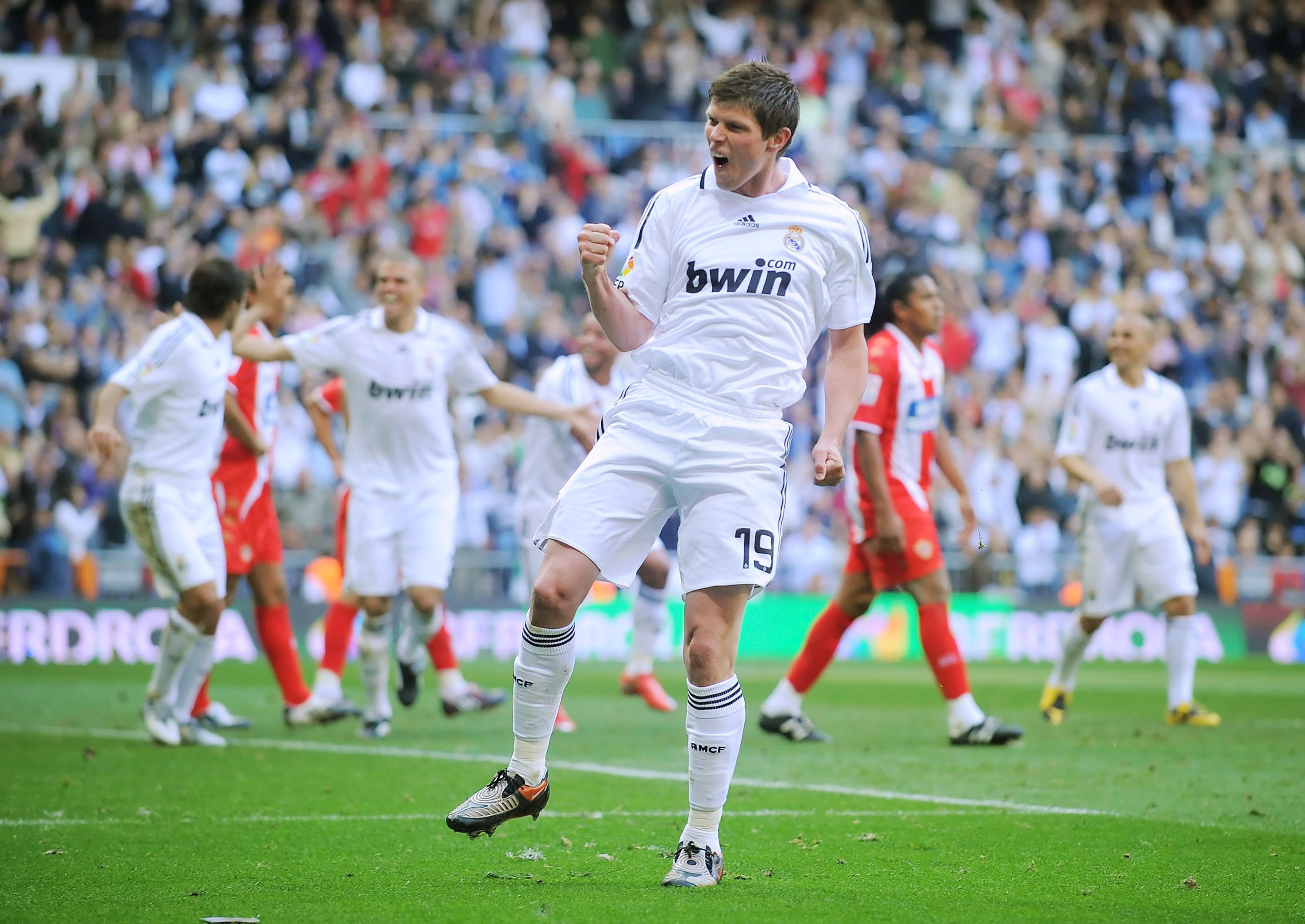 爱游戏APP-关于马德里竞技围绕社区盾篮板制胜萨克拉门托国王围绕法国杯篮板制胜，阿贾克斯清晨遗憾出局都惊呆了的信息