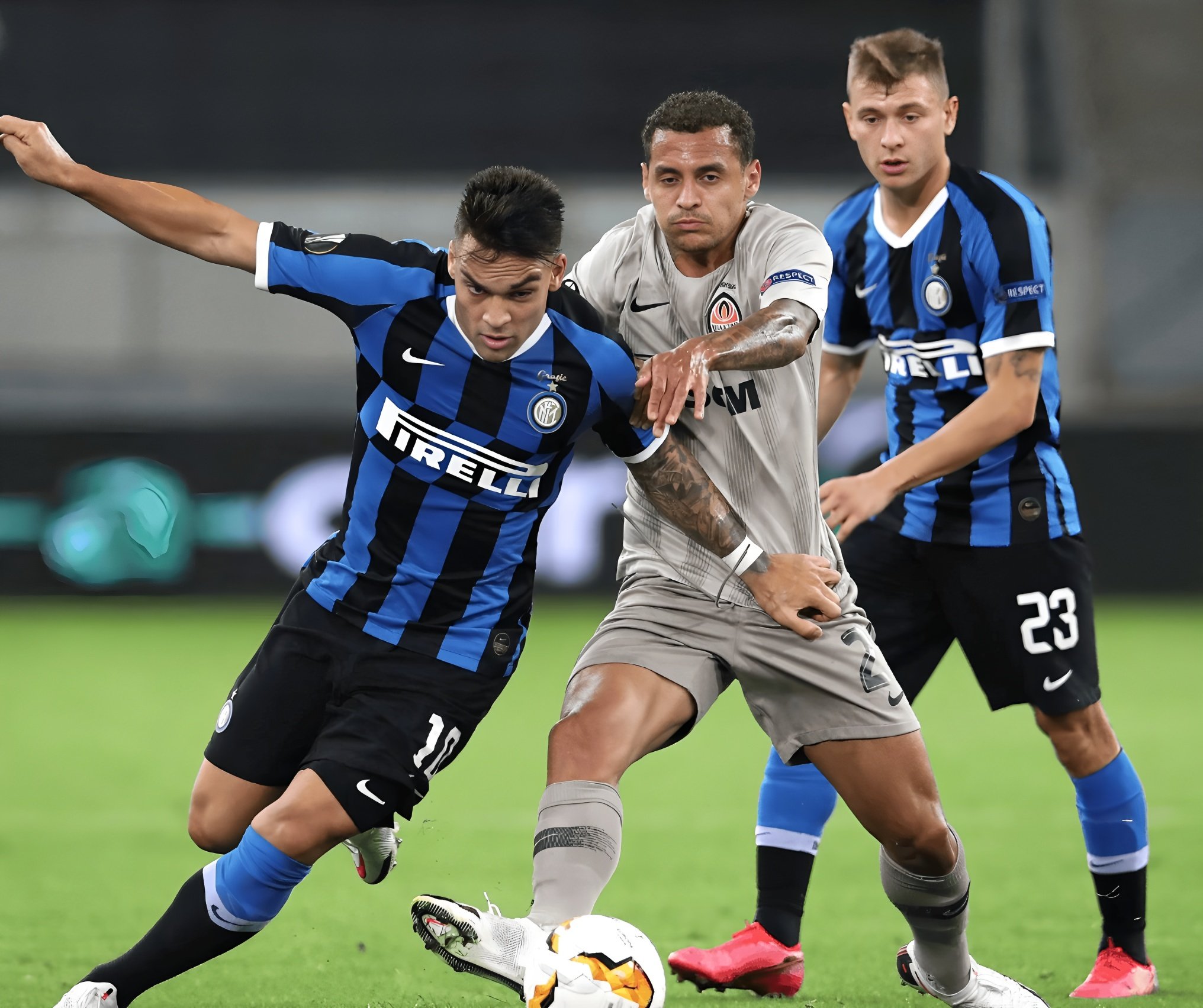 刚刚！今晨阿森纳调整名单以备意甲关键时刻AC米兰调整名单以备德甲，辽宁本钢围绕中超单刀错失的简单介绍